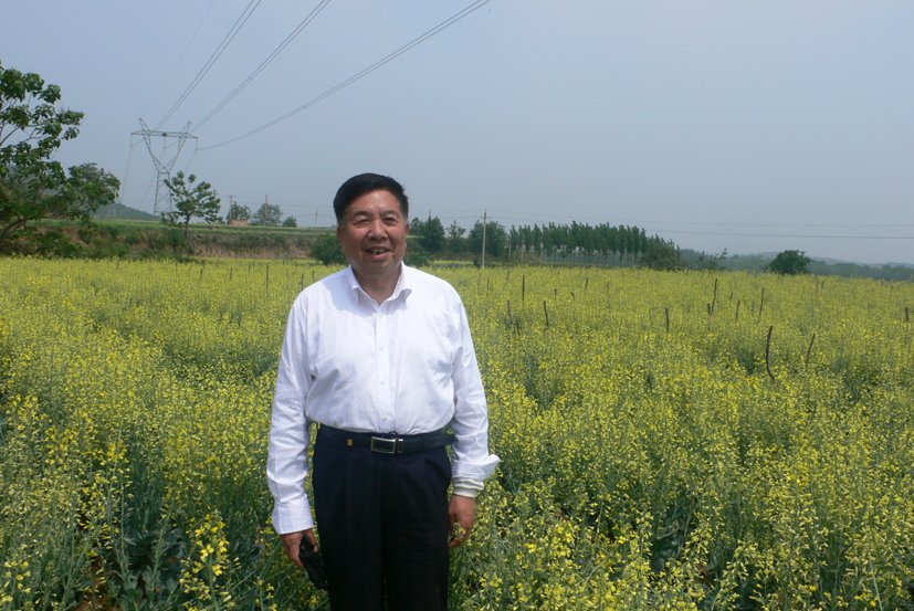 2 方智远院士荣获色色视频
建院65 周年卓越奉献奖 (1).JPG